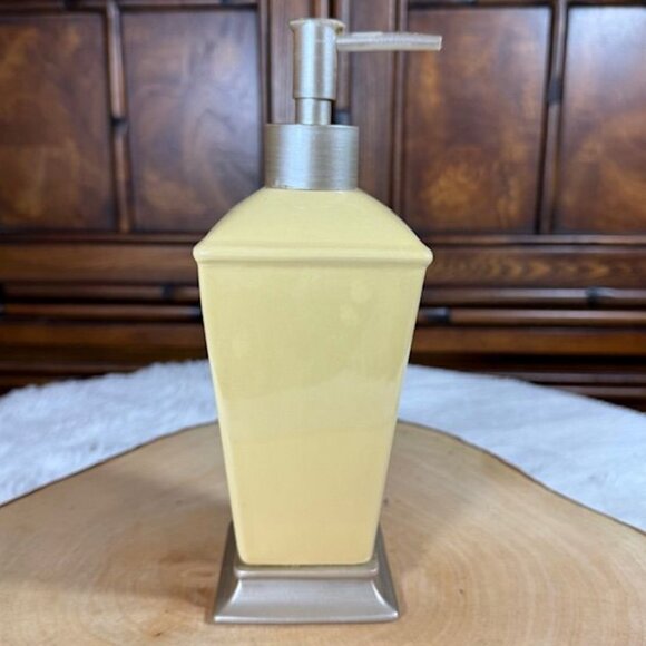 Vintage Better Homes and Gardens Acanthus Yellow Ceramic Lotion Soap Dispenser - Picture 3 of 10
